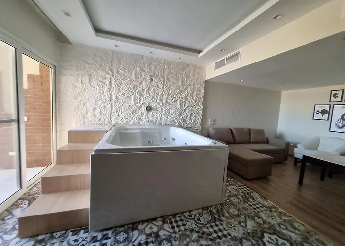 Luxury 03 Chalet, Front *