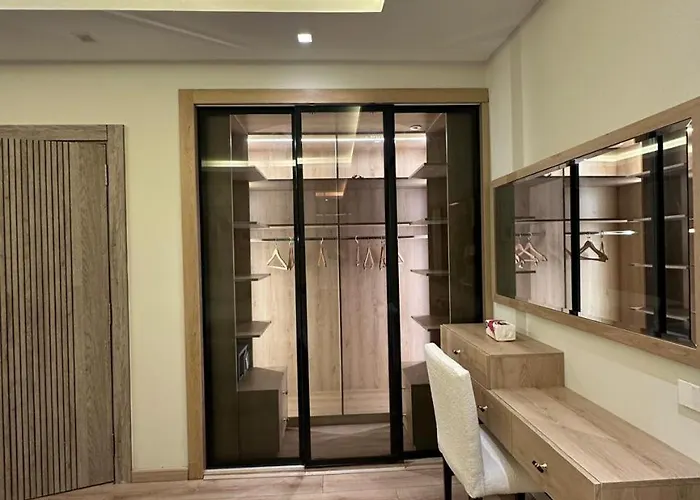 Luxury 03 Chalet, Front *